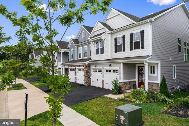 Building Photo - 18270 Moss Gdn Rd
