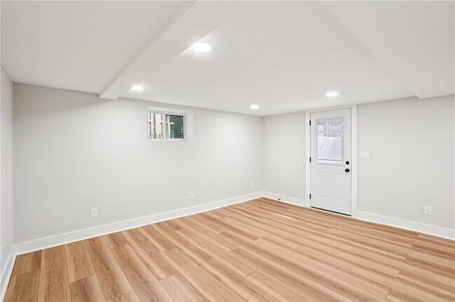 Building Photo - 5170 Chamblee Dunwoody Rd