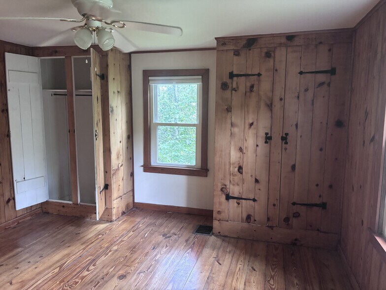 Bedroom with 2 Large Closets - 10936 Raphel Rd