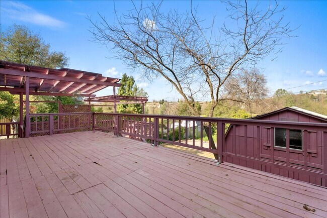 Building Photo - 2717 Knollwood Dr