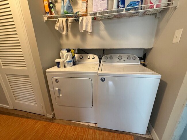 Building Photo - Spacious 3-Bedroom Home with Large Backyard