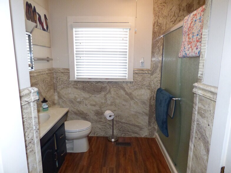 bathroom/ shower - 116 Phillips St