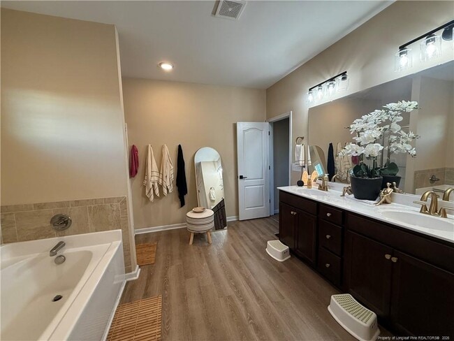 Building Photo - 2040 Stonewash Dr