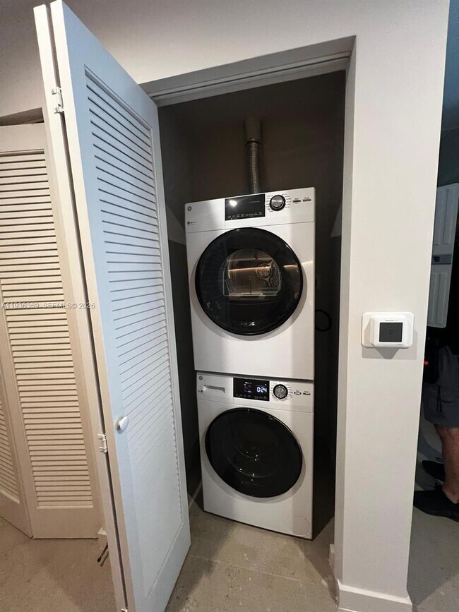 Building Photo - 11 NE 6th St