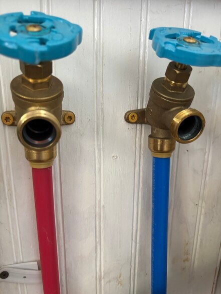 washer/dryer hook ups - 127 Shelburne Rd