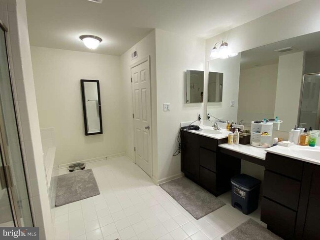 Building Photo - 119 Sirius Dr