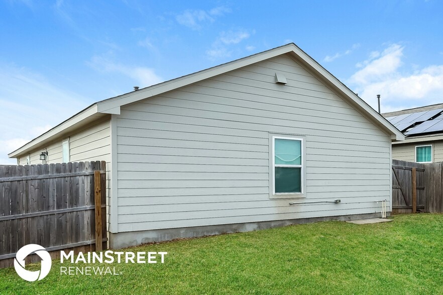 Building Photo - 7246 Meadow Acrs