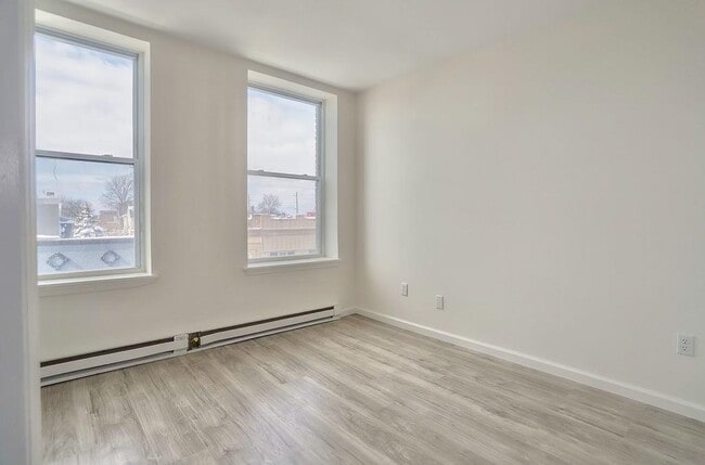 Building Photo - 502 Central Ave