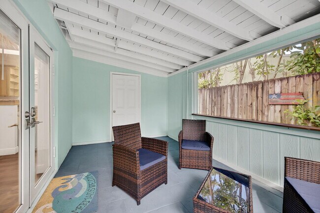 Building Photo - 1317 NE 1st Ave.