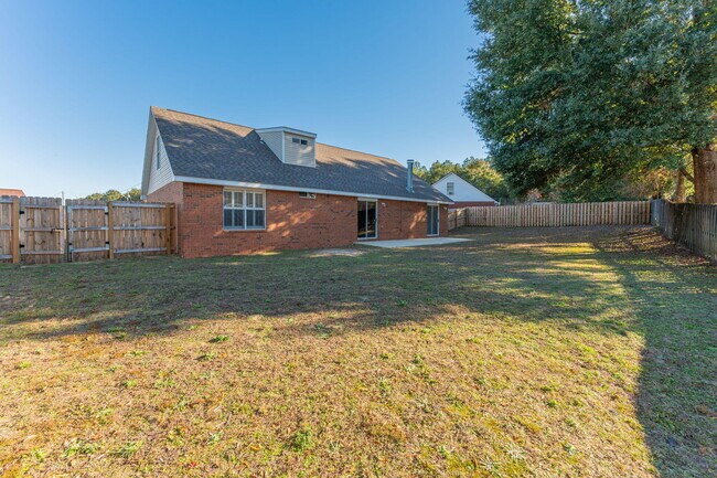 Building Photo - 546 Tikell Dr