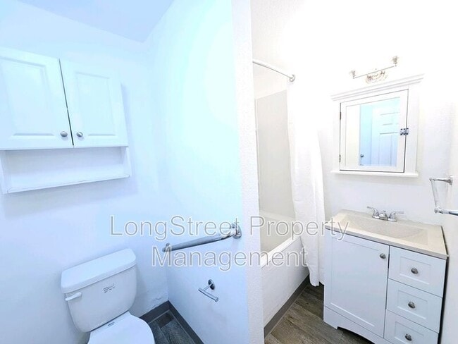 Building Photo - 513 SE 157th Ave