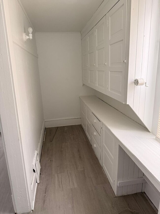 Building Photo - 10814 Hull Ave