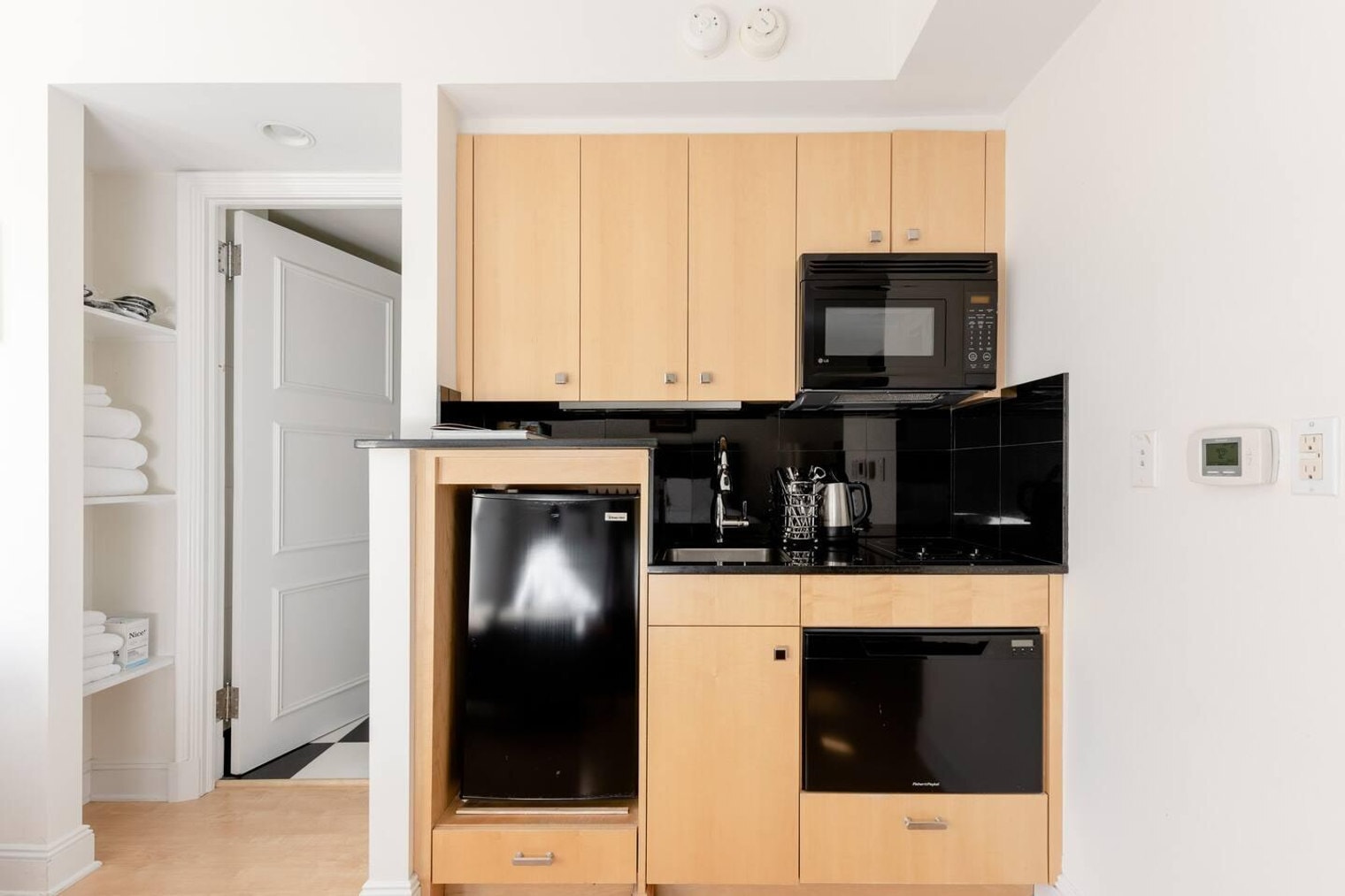 Building Photo - 119 W 57th St