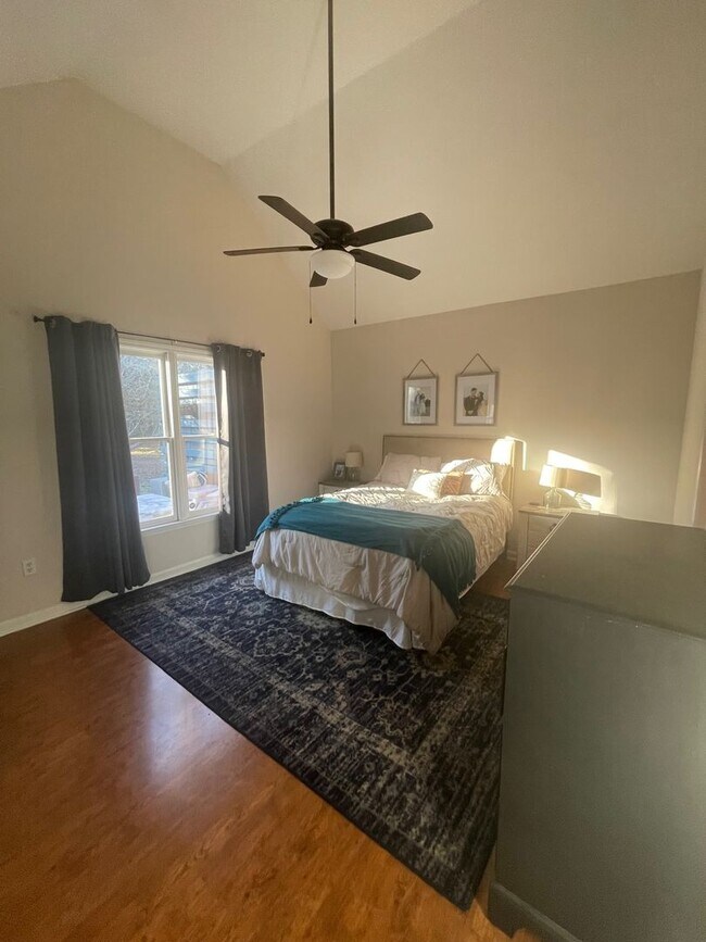 Building Photo - Eastside Three Bedroom Available for Rent July 2026