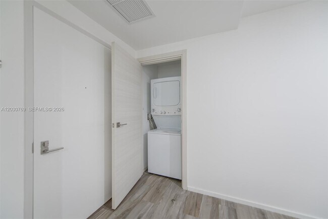 Building Photo - 801 S Miami Ave