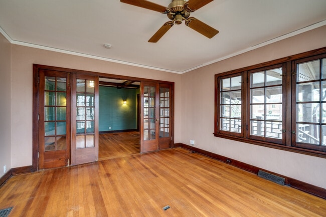 Building Photo - 126 Mahrt Ave