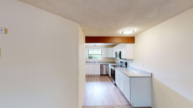 Building Photo - Charming Condo in the Heart of Oak Harbor!...