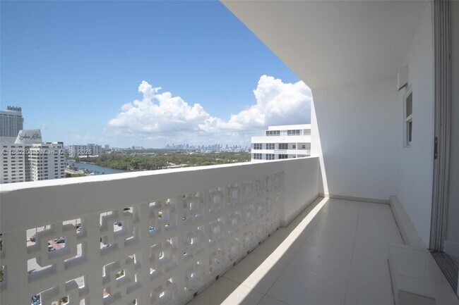 Building Photo - 4747 Collins Ave