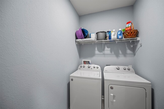 Building Photo - 16711 Canyon Whisper Dr