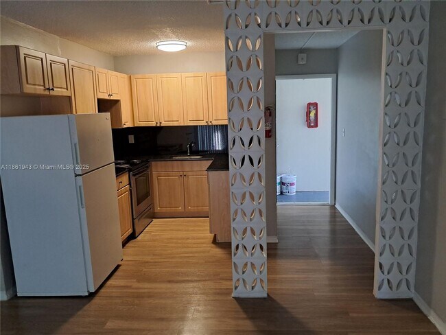 Building Photo - 13025 Emerald Dr
