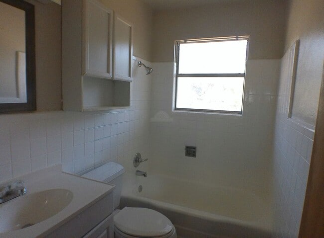 Building Photo - 1315 Zephyr Rd