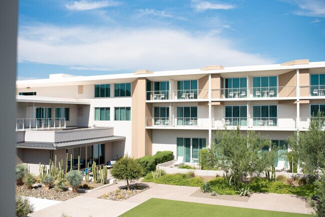 Building Photo - 5455 E Lincoln Dr