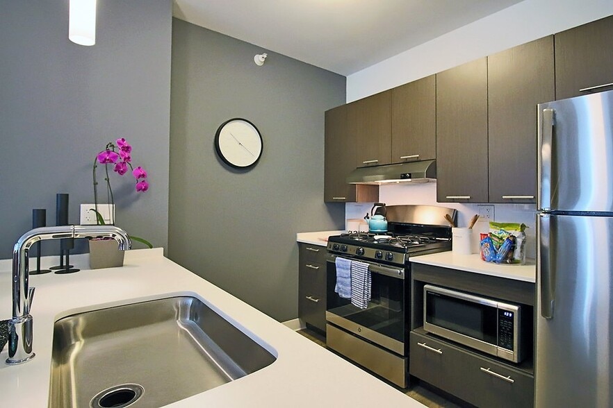 Building Photo - 632 N Wells St