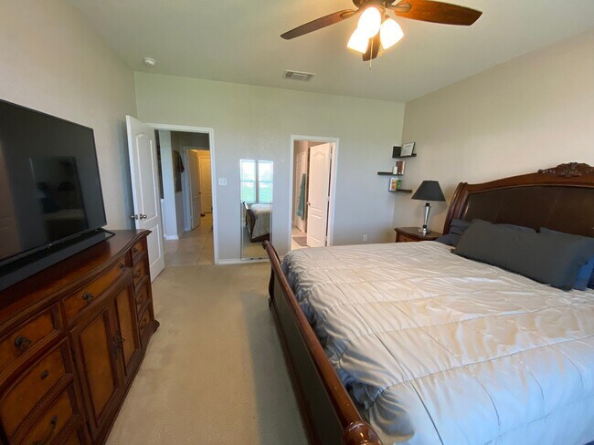 Building Photo - 675 Pebble Bend