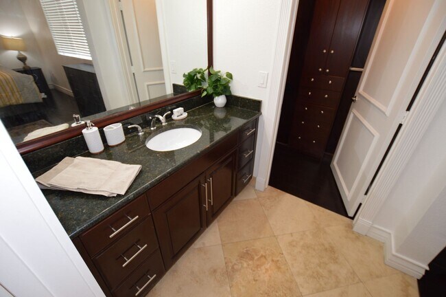 Building Photo - Meridian - Newly Remodeled Luxury Condo Re...
