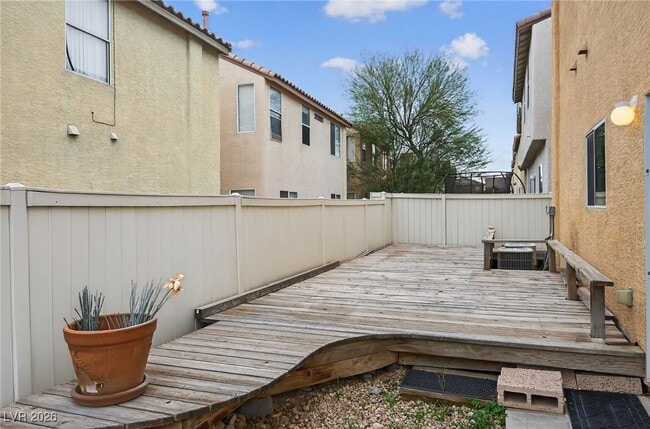 Building Photo - 8038 Kings Ransom St