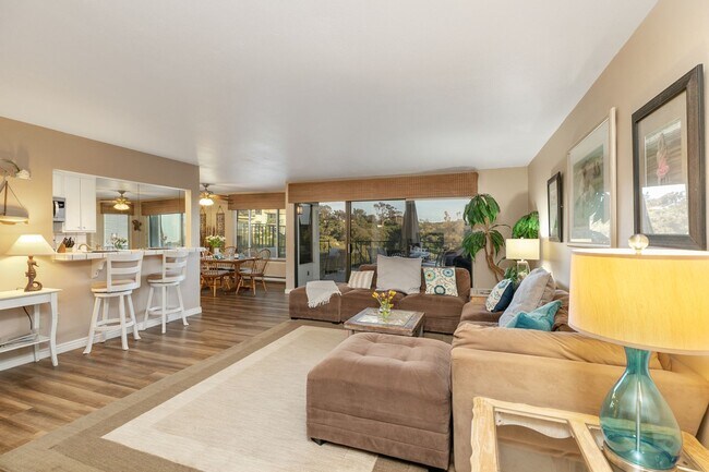 Building Photo - short term rental in the loop