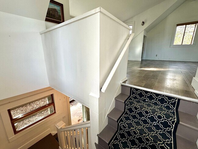 Building Photo - Spacious 1-Bedroom Home with Expansive Living Space