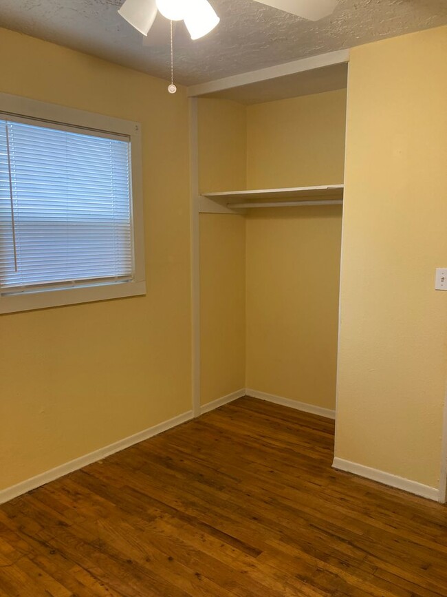Building Photo - Charming Bungalow in Roselawn – Available ...