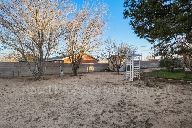 Building Photo - 1700 Gschwind Pl SW