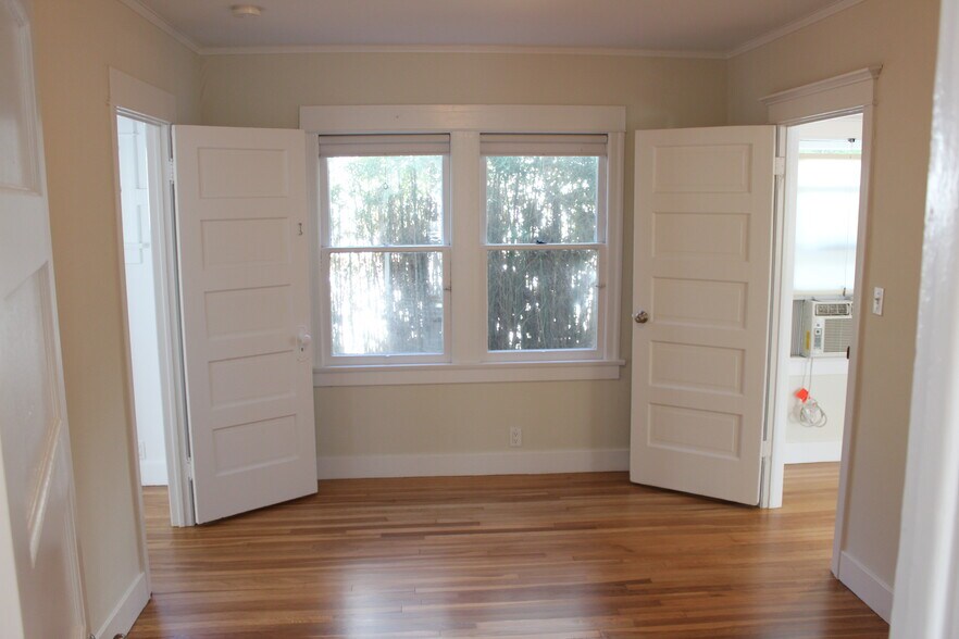 Building Photo - 1221 N Orange Grove Ave