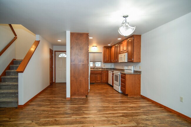 Building Photo - 160 E River Dr