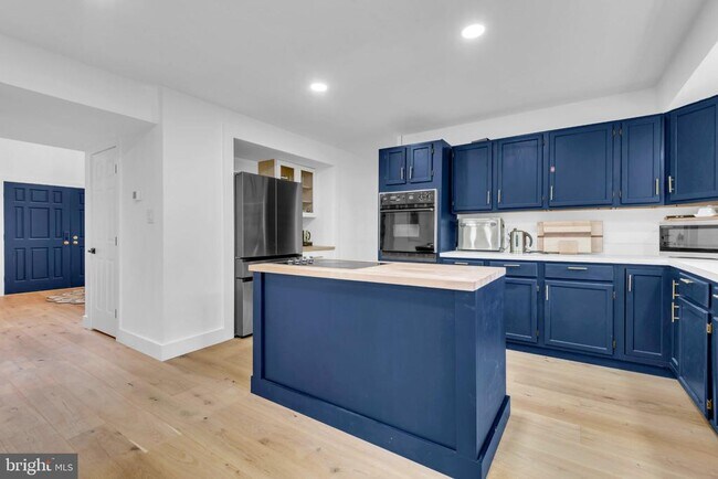 Building Photo - 4350 Lady Trisha Ct