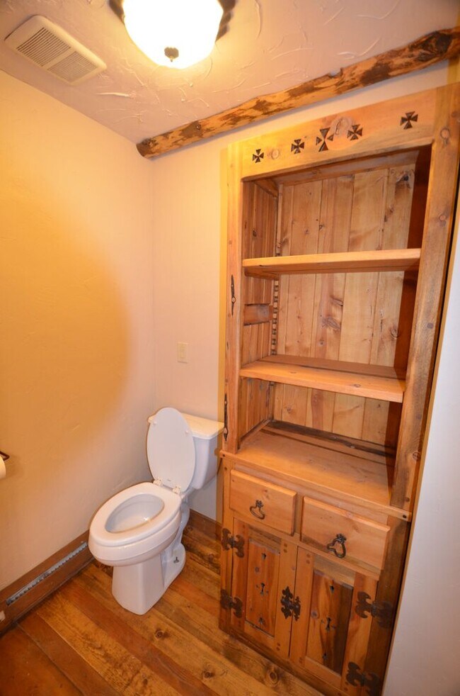 Building Photo - 471 High Point Dr
