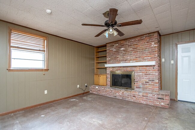 Building Photo - 3813 Hillside Dr