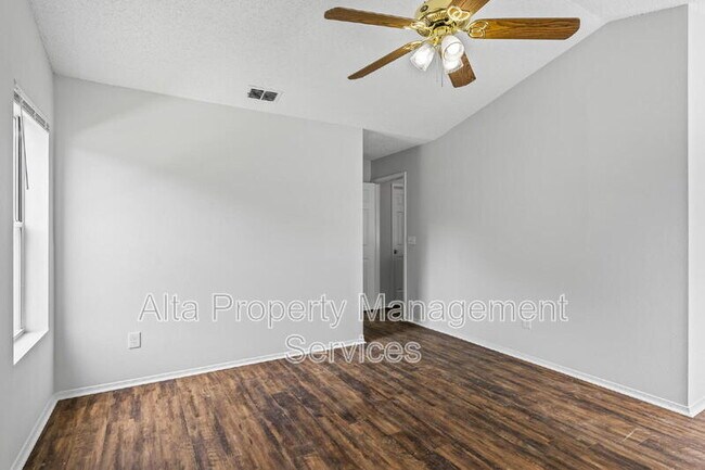 Building Photo - 517 Tuxedo Ct