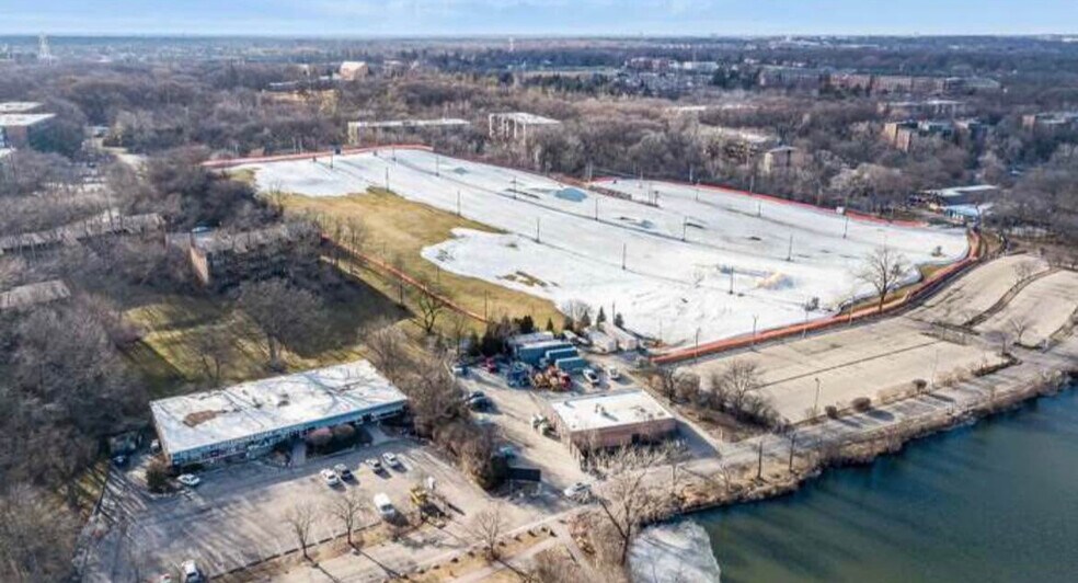 Building Photo - 5800 Oakwood Dr