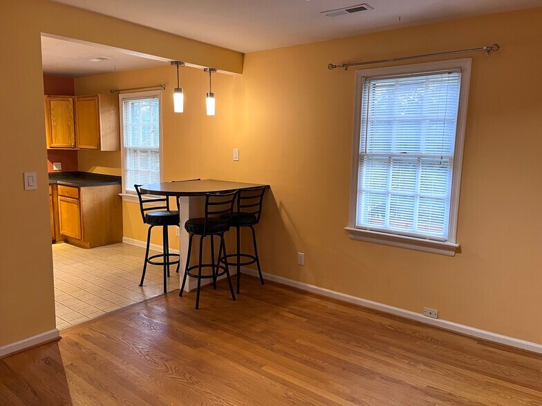 Living/Dining room, facing south - 4285 Burton Rd