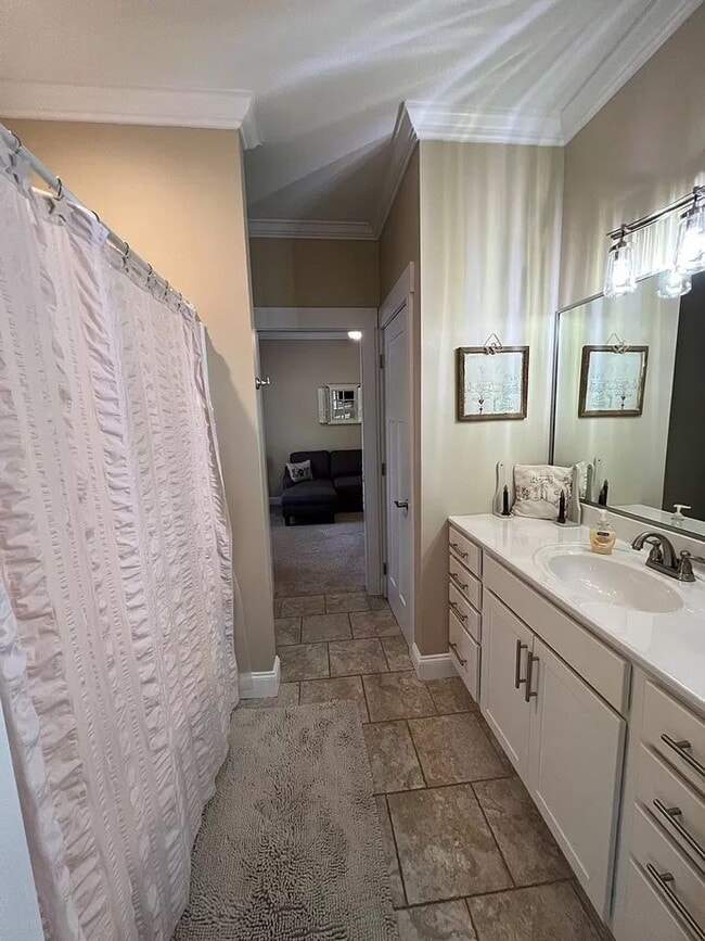 Building Photo - Stunning 3-Bedroom Home with Deck, Patio & Large Yard in Kodak, TN