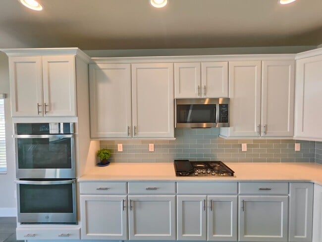 Building Photo - Spacious 6 Bed, 3.5 Bath Home in Clinton, UT