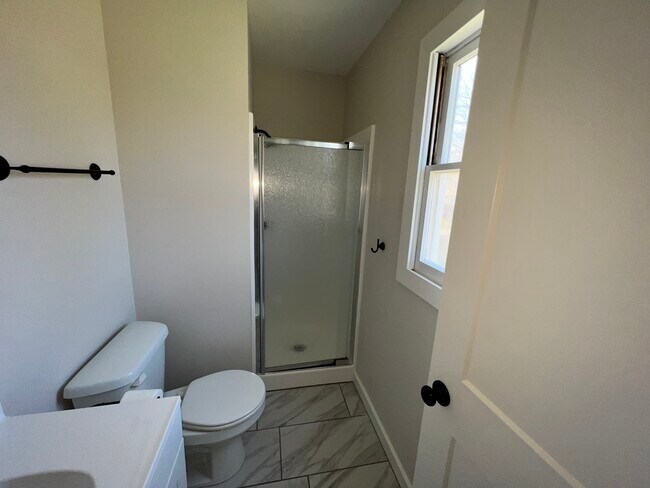 Master Bath - 1817 N Evergreen Ln