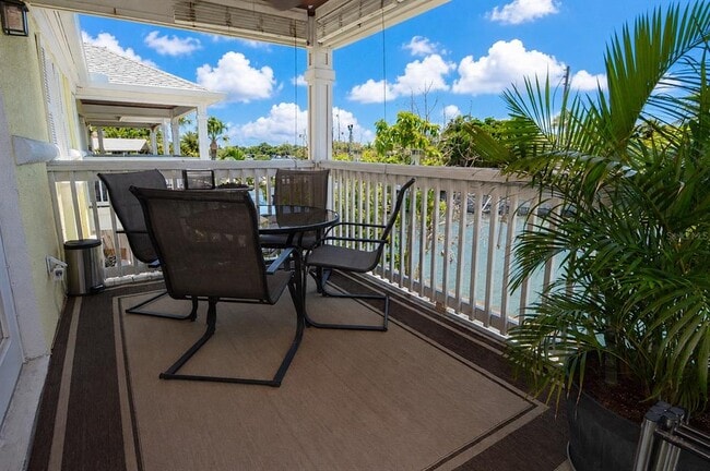 Building Photo - 3889 Pompano Dr SE