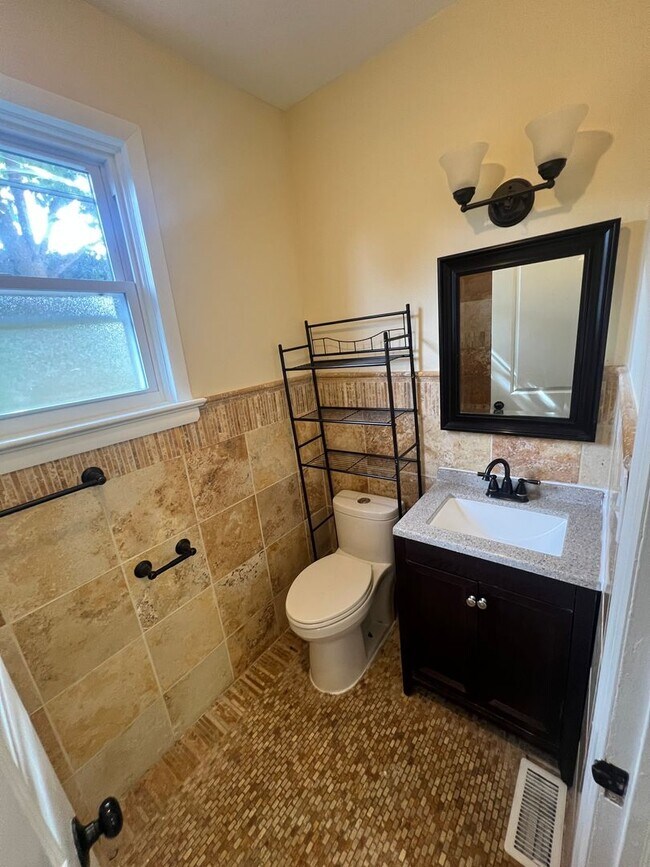 Building Photo - 838 Smith St