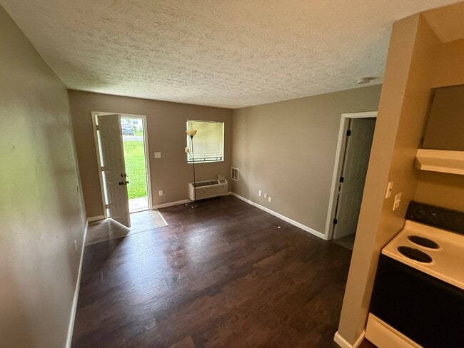 Building Photo - 116 W Zupan St