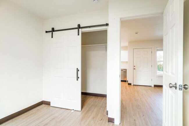 Building Photo - Stunning New Construction 1 Bedroom Cottages