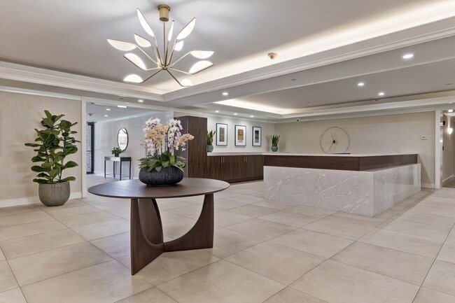 Building Photo - 300 N Swall Dr
